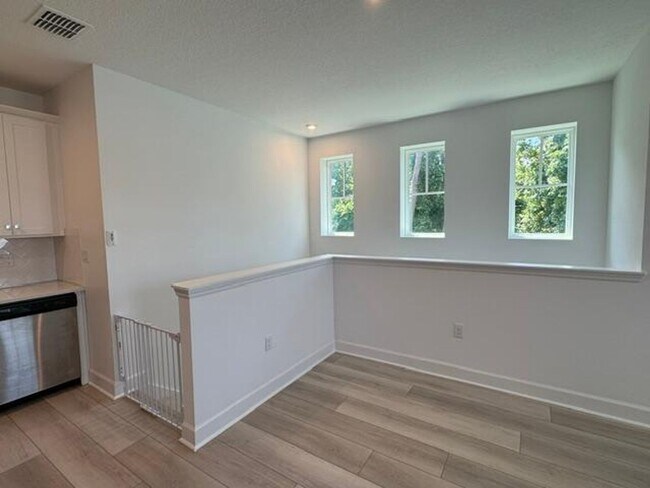 Building Photo - 1 Bedroom Garage Apartment Island Village of Celebration