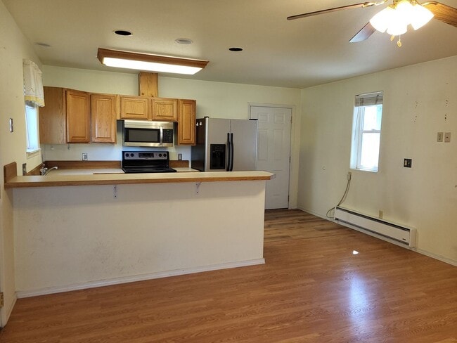 Building Photo - 1872 Alder Ave