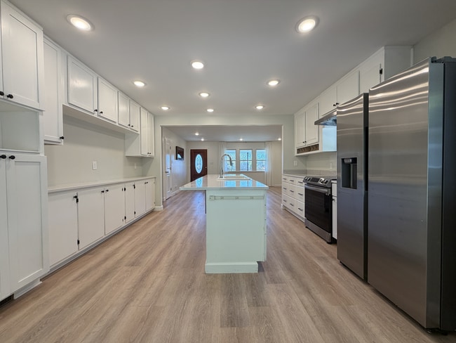 Building Photo - 214 W Union St