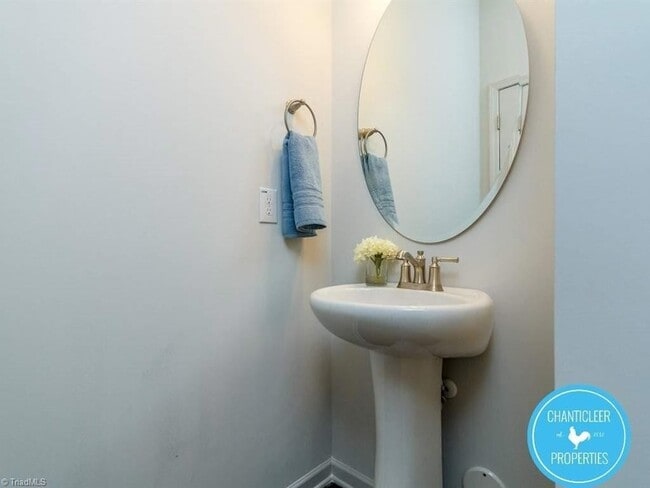 Building Photo - 1313 Achonechy Trl