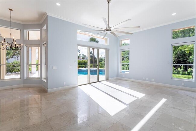 Building Photo - 15683 Cypress Park Dr