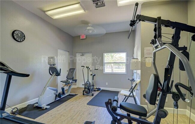 Building Photo - 14931 Park Lake Dr