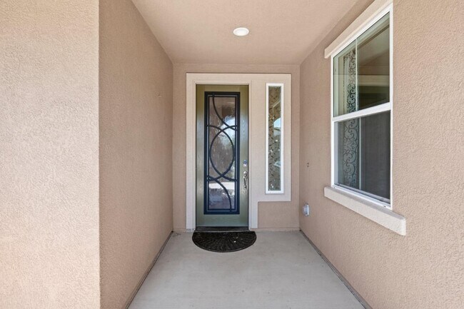 Building Photo - 377 Silver Ridge Dr