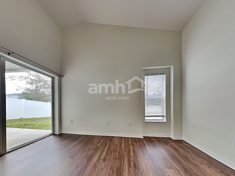 Building Photo - 30734 Midtown Ct