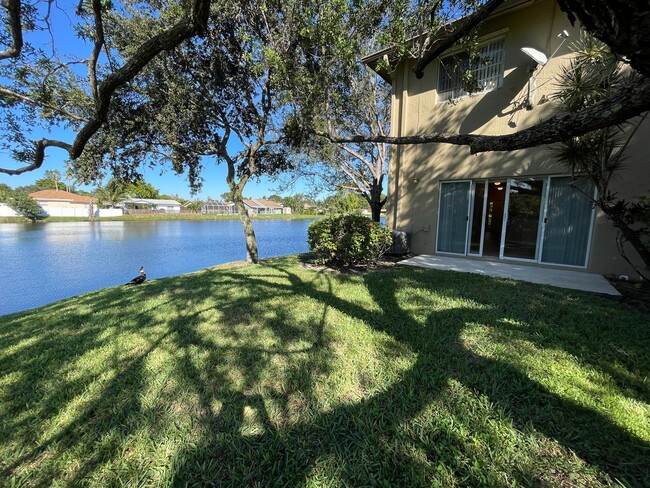 Building Photo - wOw!  CALIFORNIA STYLE TOWNHOUSE ON THE WATER