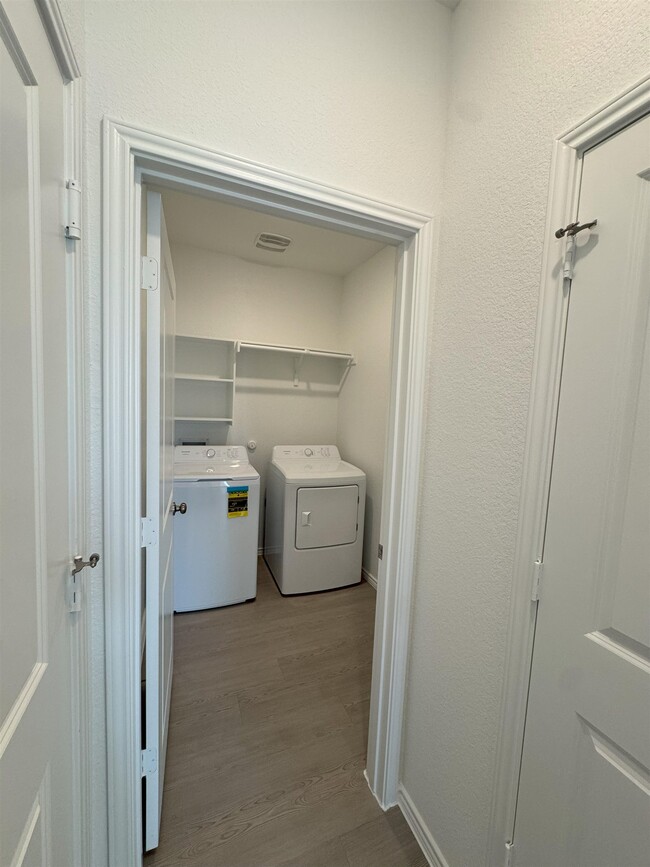 Building Photo - 203 Heritage Grv