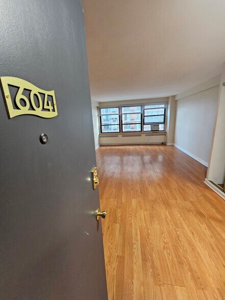 Primary Photo - 652 W Gordon Ter