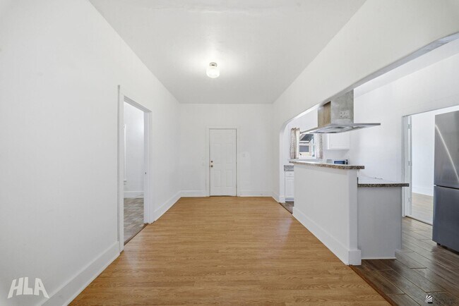 Building Photo - 593 S 1st Ave