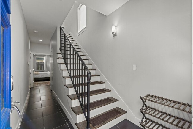 Building Photo - 2119 Hadley St