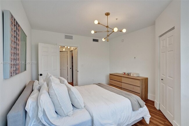 Building Photo - 6841 SW 44th St