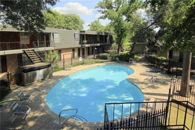 Building Photo - 9005 Gaylord Dr