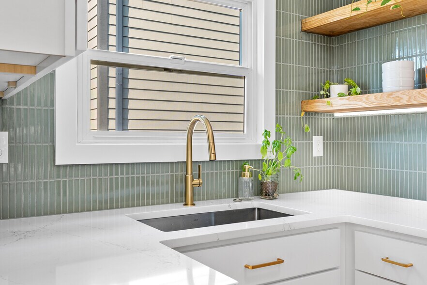 Kitchen - 5263 NE 32nd Pl