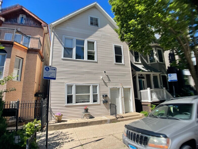 Building Photo - 2856 W Lyndale St