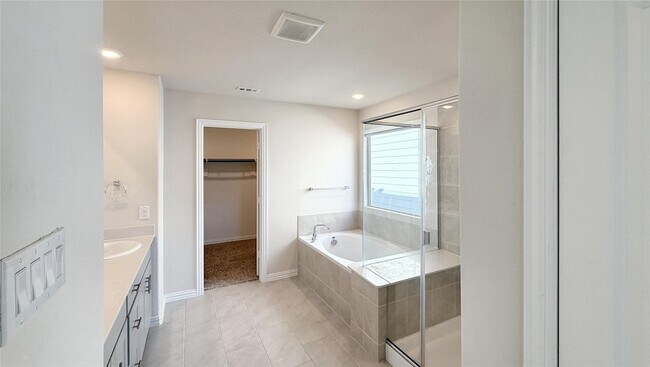 Building Photo - 2653 Acadia Dr