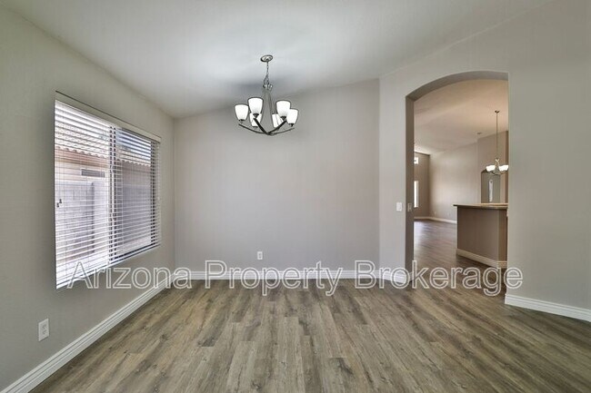 Building Photo - 451 E Appaloosa Rd