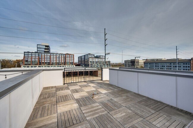 Building Photo - Stunning 3BE/3.5BA brownstone in the heart of historic Germantown!