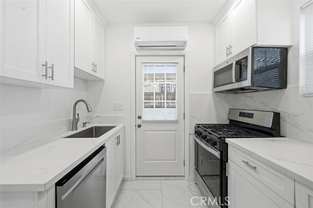 Building Photo - 220 39th St