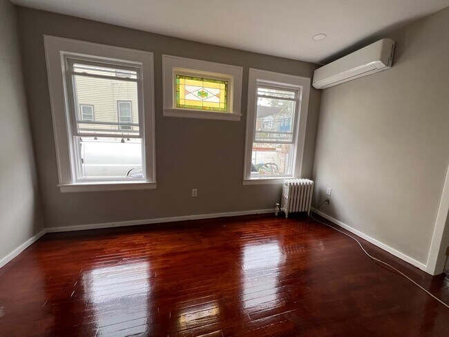 Primary Photo - 102 Lexington Ave