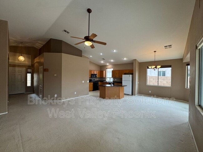 Building Photo - 18151 N Fiesta Dr