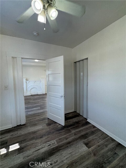 Building Photo - 1538 W 51st Pl