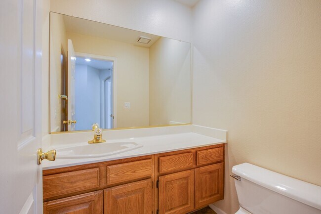 Building Photo - Beautiful 3Bed/3Bath cul-de-sac home located  in The Lakes Community with a sparkling pool and spa!