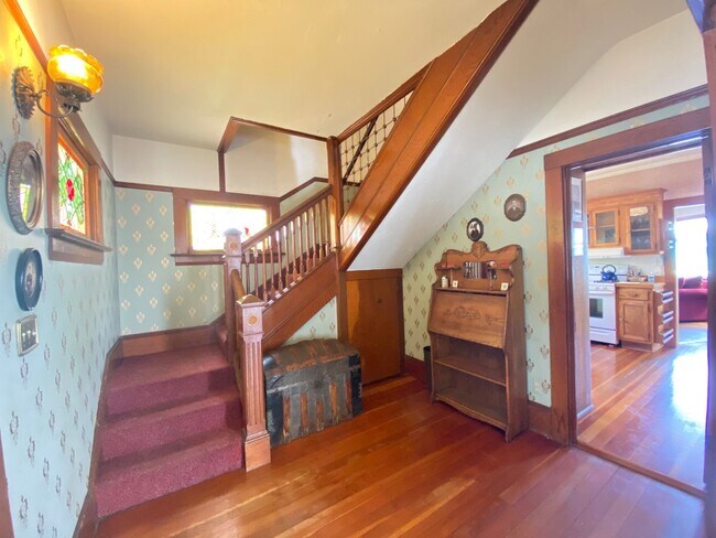 Building Photo - Pacific Grove Historical 3 Bed 2 Bath