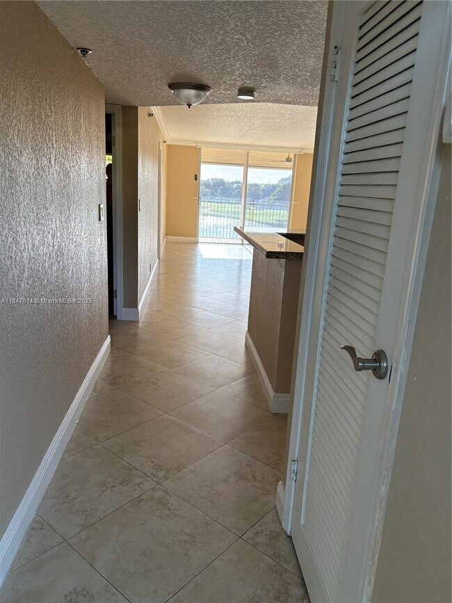Building Photo - 3100 W Rolling Hills Cir