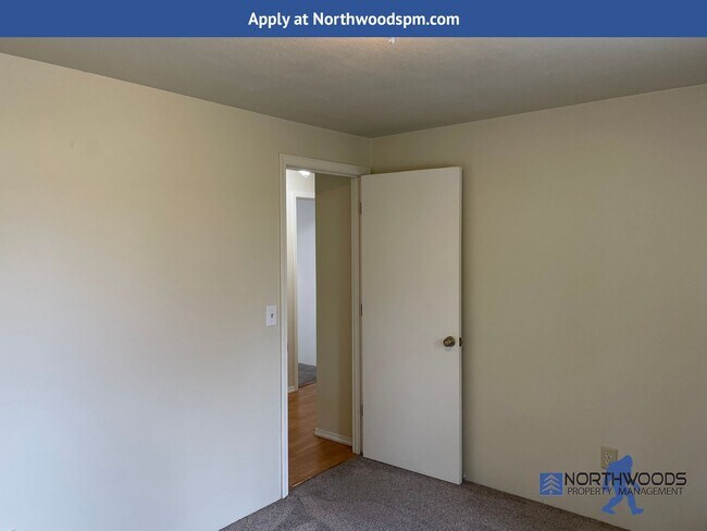 Building Photo - Beautiful Butte Creek View-3 Bedroom 2 Bat...