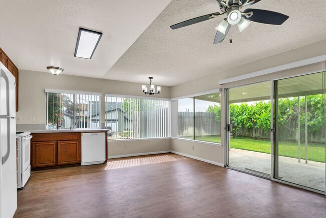 Building Photo - Great single level home in Mira Mesa.  Ava...