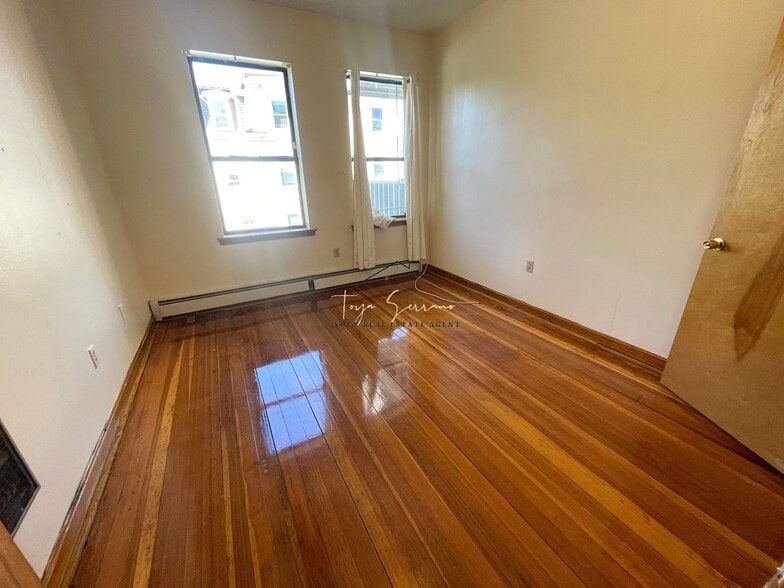 Building Photo - 369 Centre St