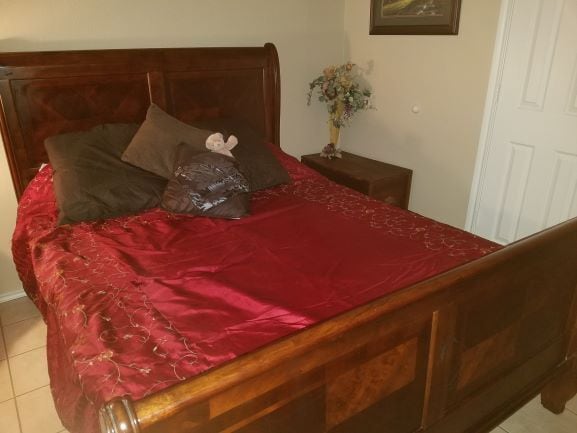 Rt Front Bedroom - 130 Easy St