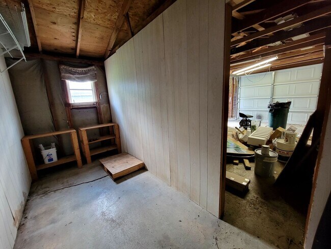 Building Photo - Fully Renovated 3 Bed Home in Southwest Champaign