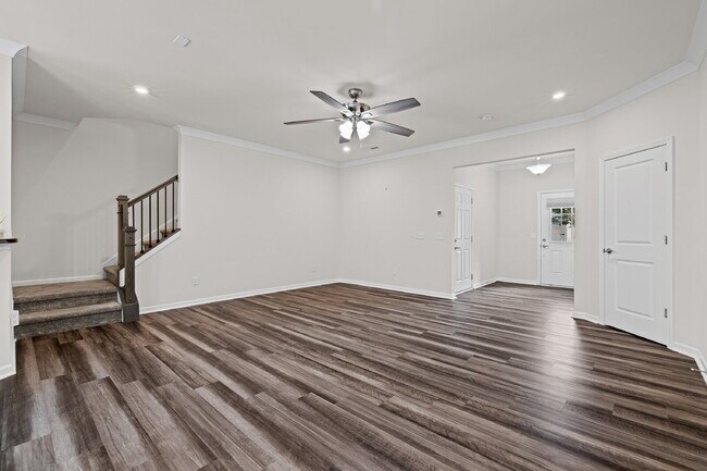 Building Photo - "3-Bed Townhouse Retreat on Elders Story R...