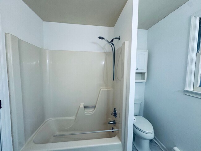 Building Photo - 1104 Toledo Ave