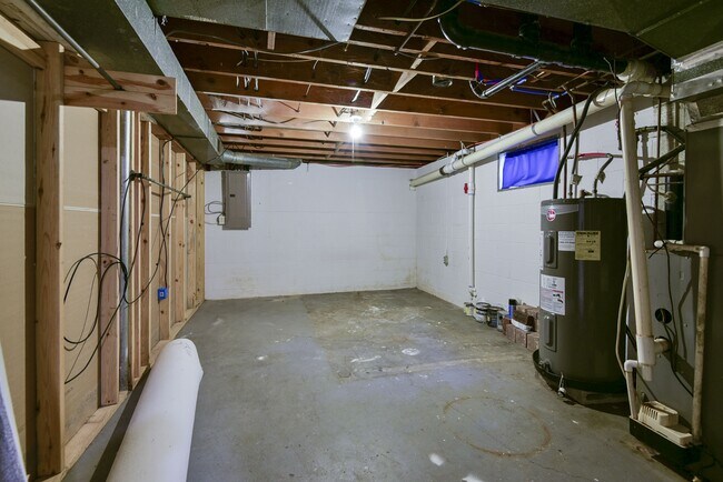 Building Photo - 1137 W Main St