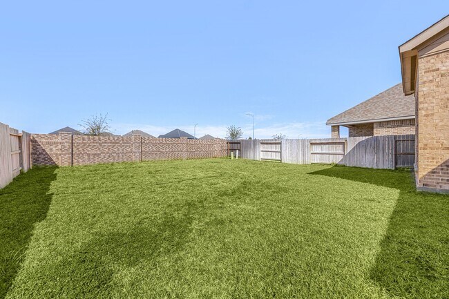 Building Photo - 20923 Carriage Harness Wy