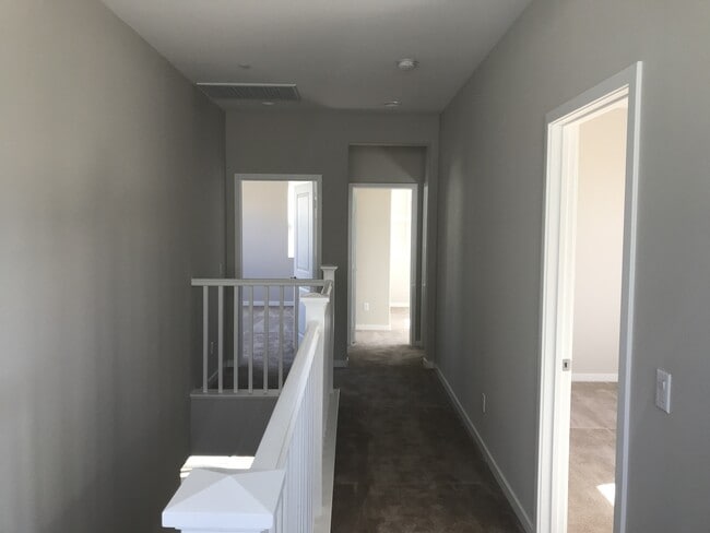 Building Photo - Welcome to beautiful home in Rosetta Canyon!