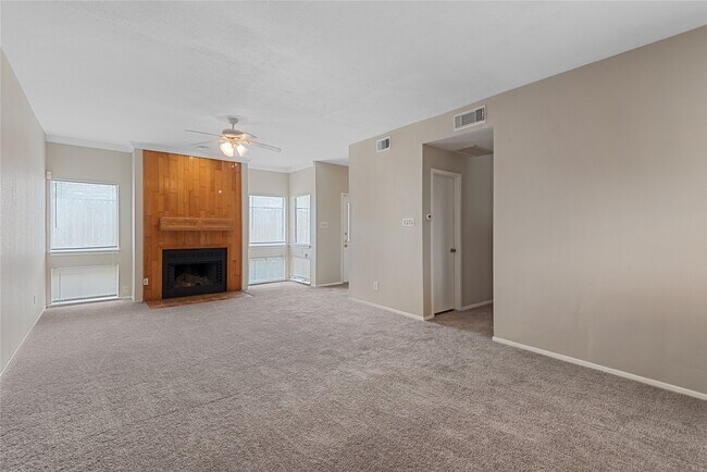 Building Photo - 11211 Pembridge Dr