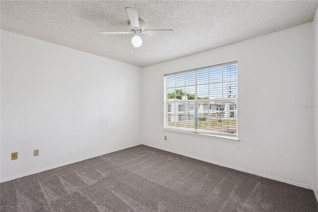 Building Photo - 2550 N Alafaya Trail