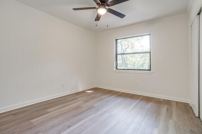 Building Photo - Fully Renovated Home in Desirable Fort Wor...