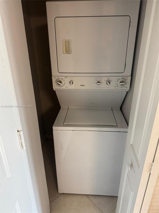 Building Photo - 2280 SW 32nd Ave