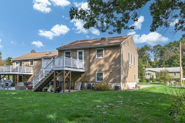 Building Photo - 53 Azarian Rd
