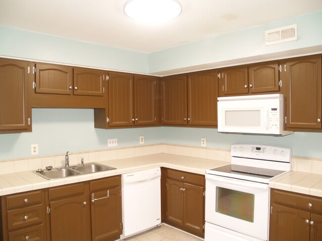 Building Photo - 8907 Hunter Ridge Dr