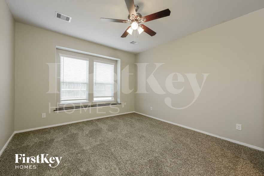 Building Photo - 29884 Dovetail Blf Ln