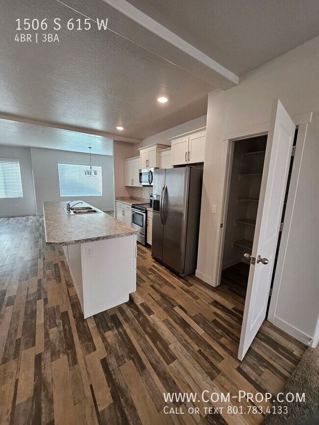 Building Photo - 1506 615 W