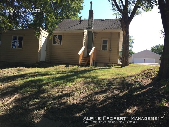 Building Photo - 2 Bedroom House For Rent in Sioux Falls!!