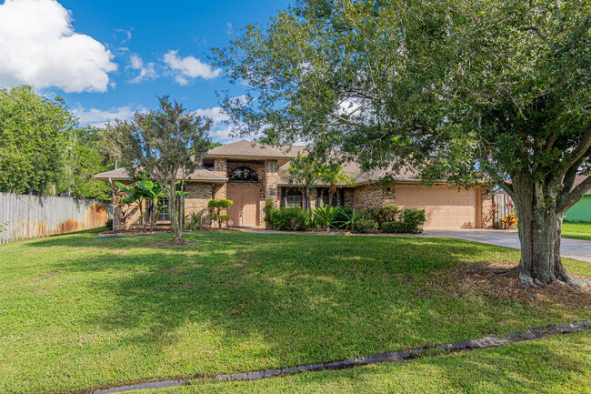 Building Photo - 409 SW Whitmore Dr