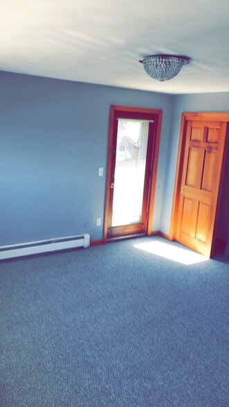 Building Photo - 5 Rose Ln