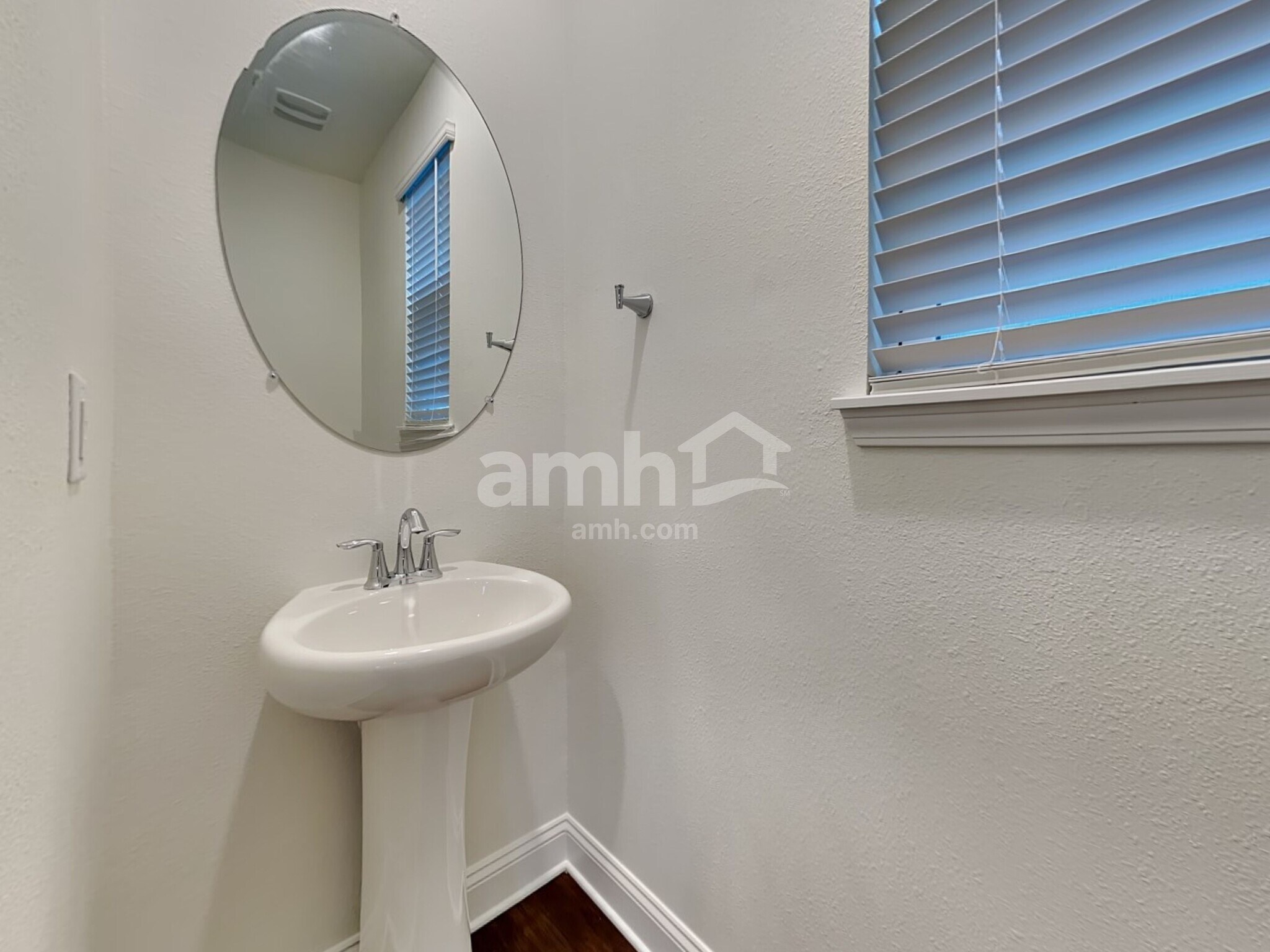 Building Photo - 399 Onate Cir