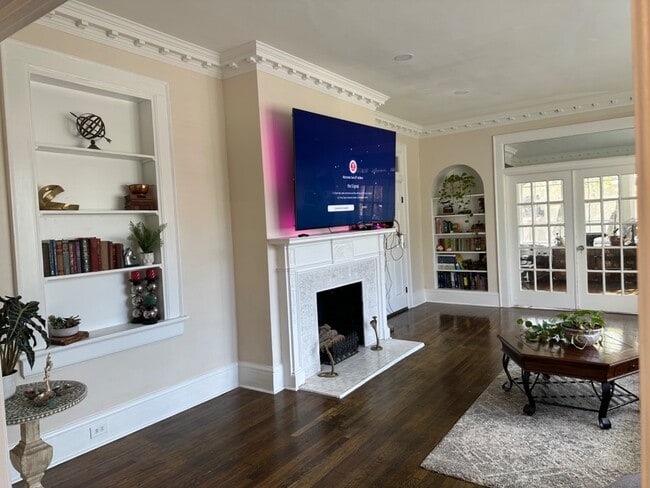 Building Photo - 2481 E Cloverdale Prk